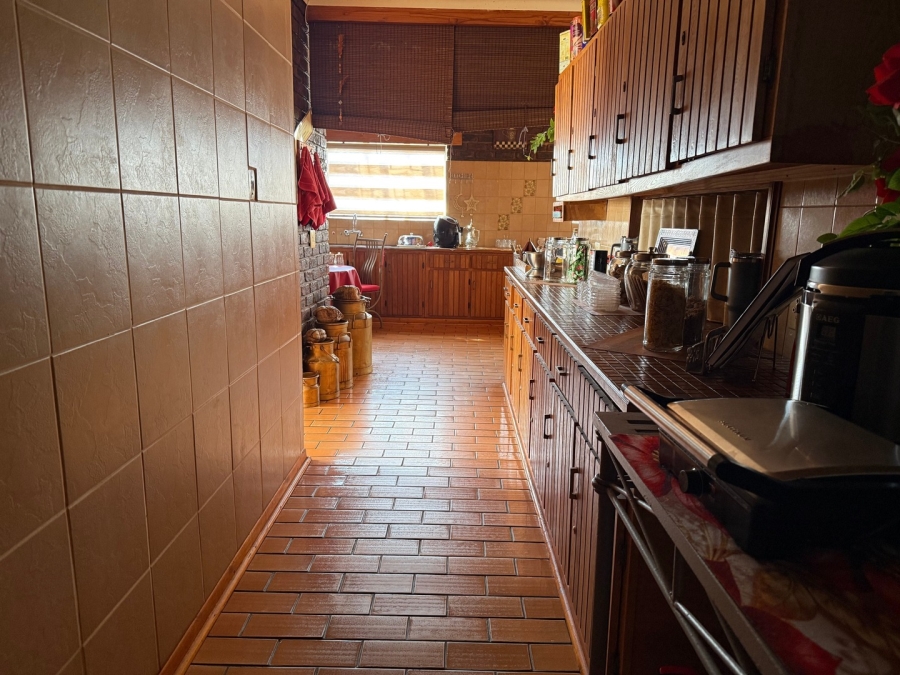 5 Bedroom Property for Sale in Mohadin North West